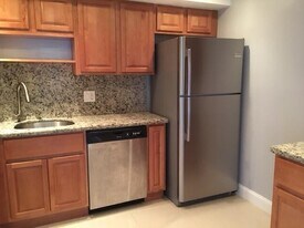 4154 Inverrary Dr in Lauderhill, FL - Building Photo