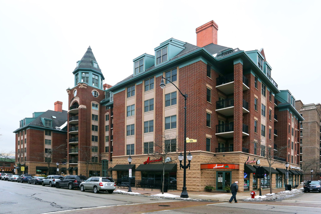 Wing Street Condominium in Arlington Heights, IL - Foto de edificio