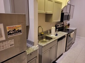 1508 Newcastle St, Unit 204 in Brunswick, GA - Building Photo