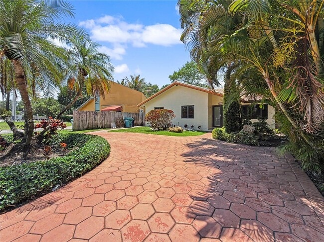 6714 N Waterway Dr in Miami, FL - Building Photo - Building Photo