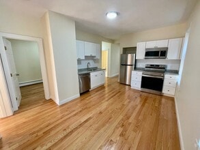 207 Princeton St, Unit 3 in Boston, MA - Building Photo - Building Photo