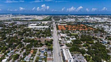 2723 Griffin Rd in Dania Beach, FL - Building Photo - Building Photo