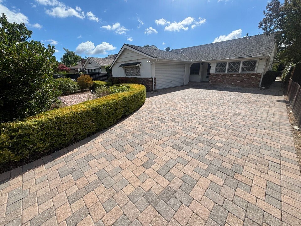 22532 Berdon St in Los Angeles, CA - Building Photo