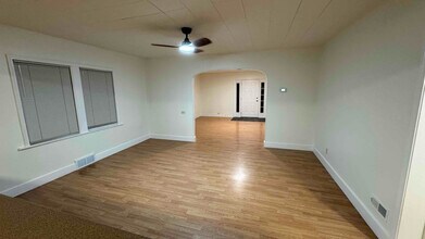 915 Betterly Rd in Springfield, MI - Building Photo - Building Photo