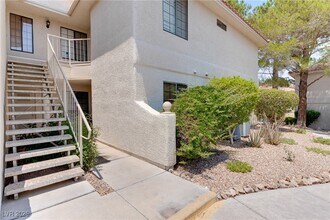 2629 S Durango Dr in Las Vegas, NV - Building Photo - Building Photo