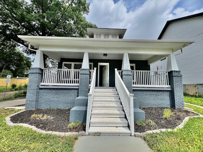2101 Hoitt Ave