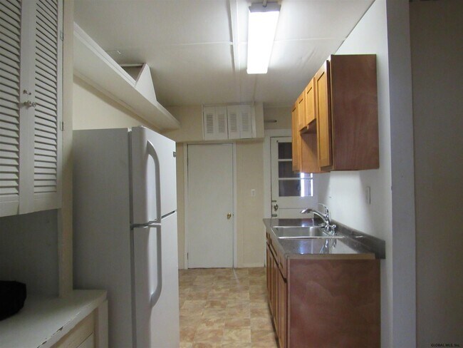 42 Saratoga Ave-Unit -2W in Mechanicville, NY - Building Photo - Building Photo