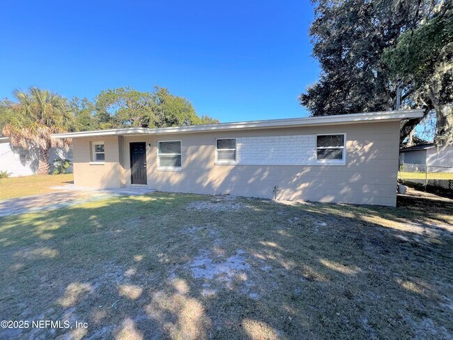 8931 Devonshire Blvd in Jacksonville, FL - Foto de edificio - Building Photo