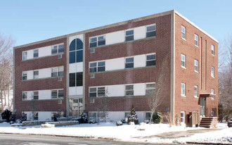 588 Main St in Stoneham, MA - Building Photo