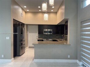 10101 NW 5th St in Plantation, FL - Foto de edificio - Building Photo