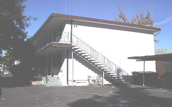 3130 High St in Oakland, CA - Building Photo - Building Photo