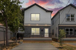 911 Panama St in Houston, TX - Building Photo