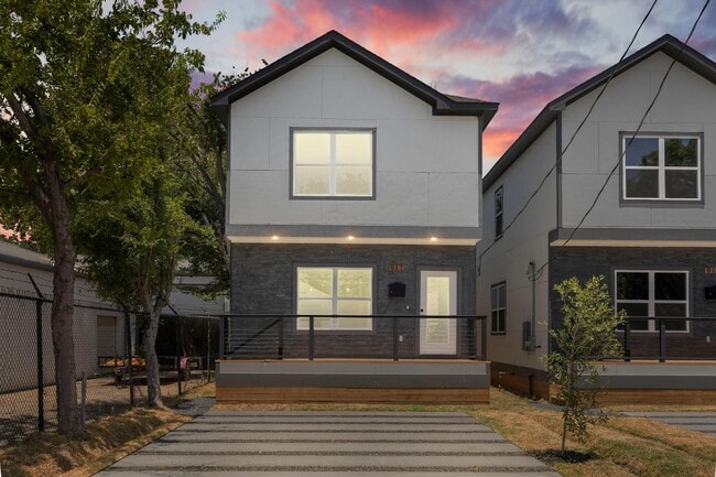 property at 911 Panama St