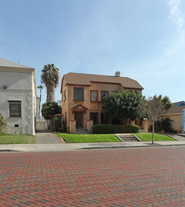 1338 N Berendo St in Los Angeles, CA - Building Photo - Building Photo