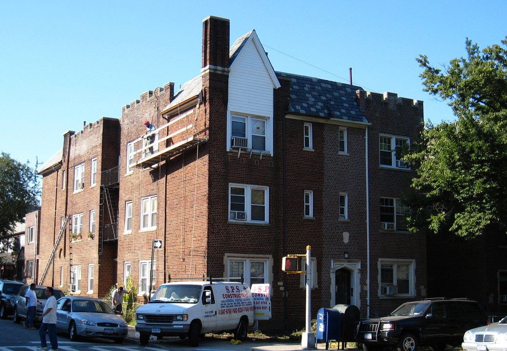 34-06 72nd St in Flushing, NY - Building Photo