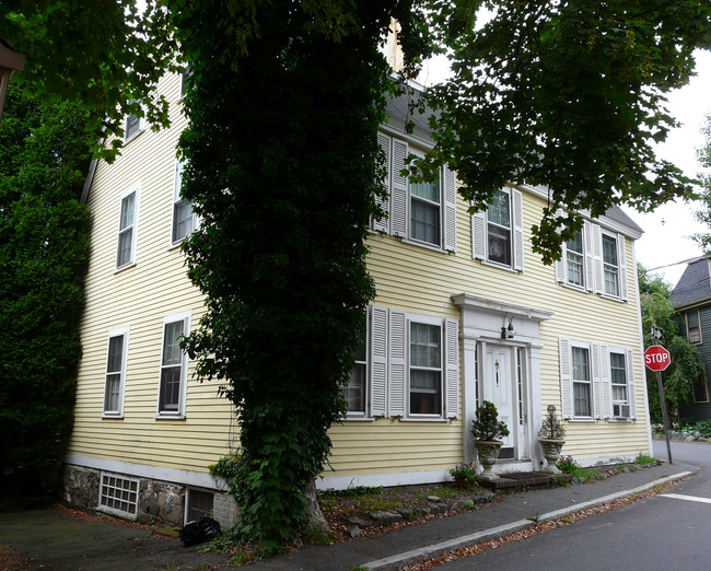 28 Darling St in Marblehead, MA - Building Photo - Building Photo