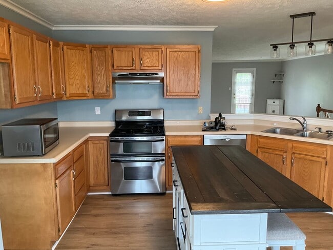 1049 Royal Dr in Canonsburg, PA - Building Photo - Building Photo