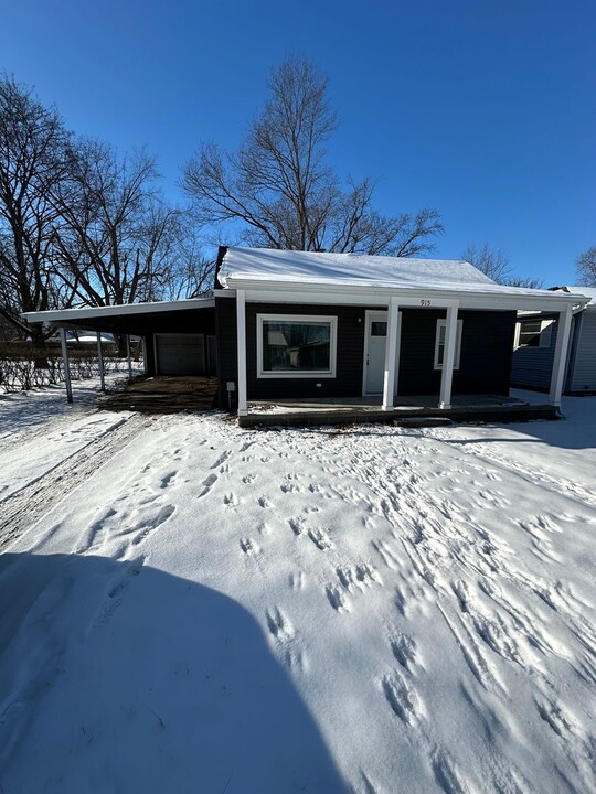 915 S 13th St in Goshen, IN - Building Photo