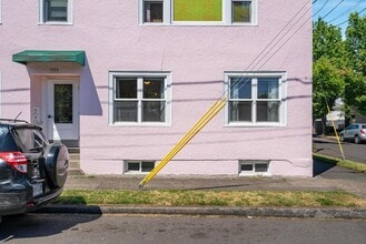 3905 SE 54th Ave in Portland, OR - Building Photo - Building Photo