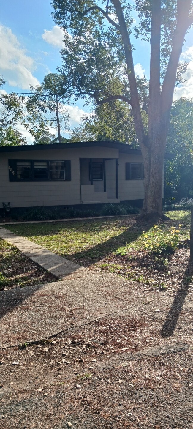 1641 Atkamire Dr in Tallahassee, FL - Foto de edificio - Building Photo