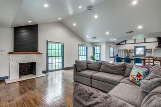 6922 San Mateo Blvd in Dallas, TX - Building Photo - Building Photo