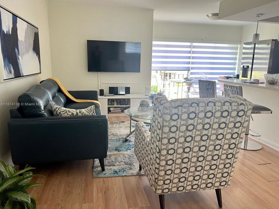 9350 W Flagler St in Miami, FL - Building Photo