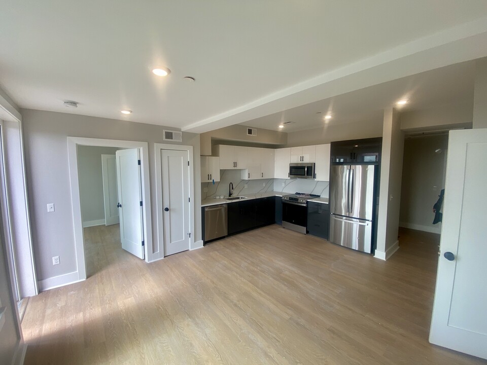 379 Somerville Ave, Unit 1 in Somerville, MA - Building Photo