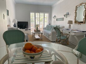 290 Sunrise Dr, Unit 212 in Key Biscayne, FL - Building Photo