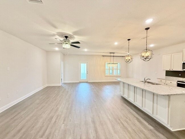 7926 Burnside Lp in Bellview, FL - Building Photo - Building Photo