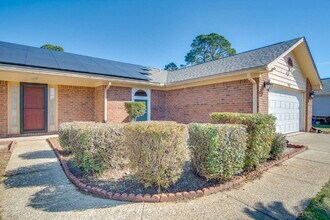 9880 Creet Cir in Navarre, FL - Building Photo - Building Photo