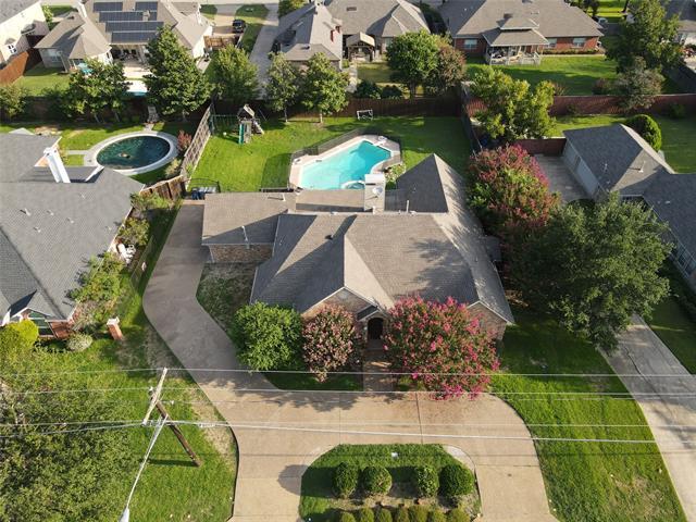 6705 McCallum Blvd in Dallas, TX - Foto de edificio - Building Photo