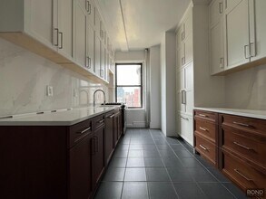 220 W 98th St in New York, NY - Building Photo - Building Photo