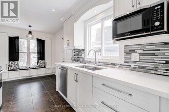 3025 Oslo Crescent in Mississauga, ON - Building Photo - Building Photo