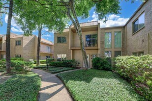 1115 Augusta Dr in Houston, TX - Building Photo