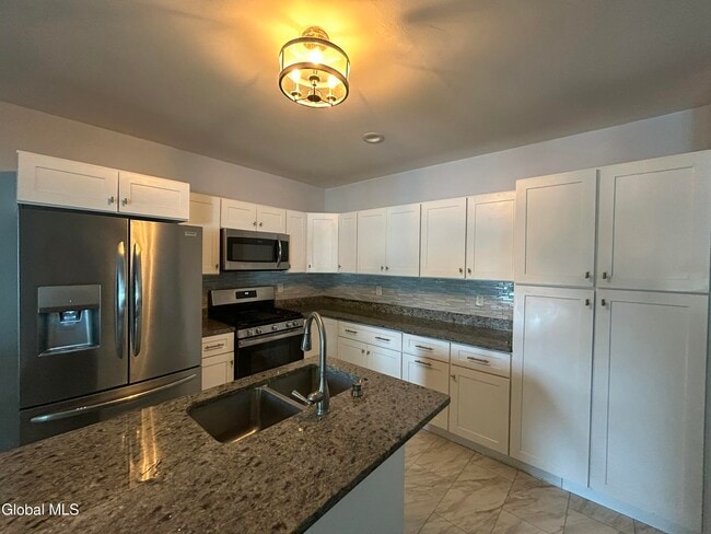 83 2nd Ave in Troy, NY - Building Photo - Building Photo