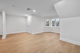 1546 Chapel St in New Haven, CT - Building Photo - Building Photo
