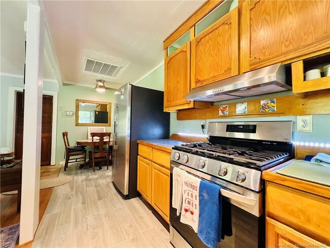 property at 632 W Weatherbee Rd
