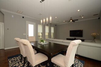 2211 Hutchins St in Houston, TX - Building Photo - Building Photo