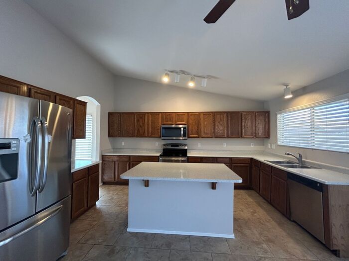 6858 S 19th St in Phoenix, AZ - Building Photo