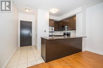 60 Absolute Ave in Mississauga, ON - Building Photo - Building Photo