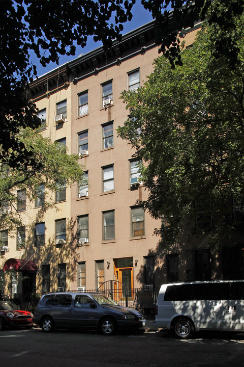 449 W 48th St in New York, NY - Building Photo