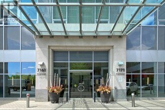 7171-7171 Yonge St in Markham, ON - Building Photo - Building Photo
