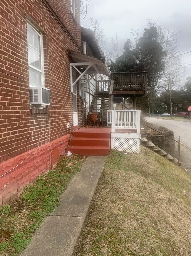 1404 Watts St, Unit B in Charleston, WV - Building Photo - Building Photo