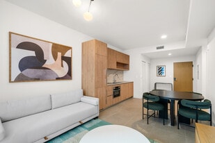 11 NE 6th St in Miami, FL - Building Photo