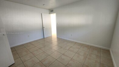 31 NW 163rd St, Unit 41 in Miami, FL - Foto de edificio - Building Photo
