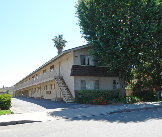 25000 Walnut St in Newhall, CA - Building Photo - Building Photo