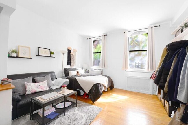149 E 62nd St in New York, NY - Building Photo - Building Photo