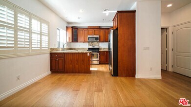 1521 S Hayworth Ave-Unit -102 in Los Angeles, CA - Building Photo - Building Photo