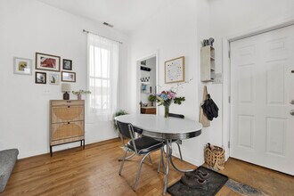 1903 W Dickens Ave in Chicago, IL - Building Photo - Building Photo
