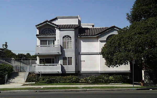 4535 Coldwater Canyon Ave in Studio City, CA - Building Photo - Building Photo